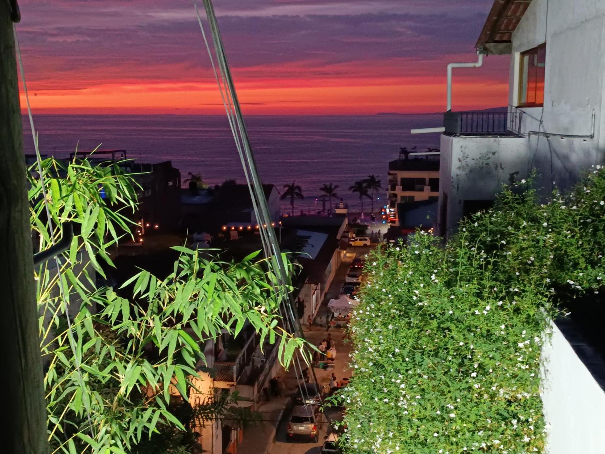 Apartamento Estudio Y Terraza Con Vista Al Mar Por El Malecon Puerto Vallarta Exterior foto